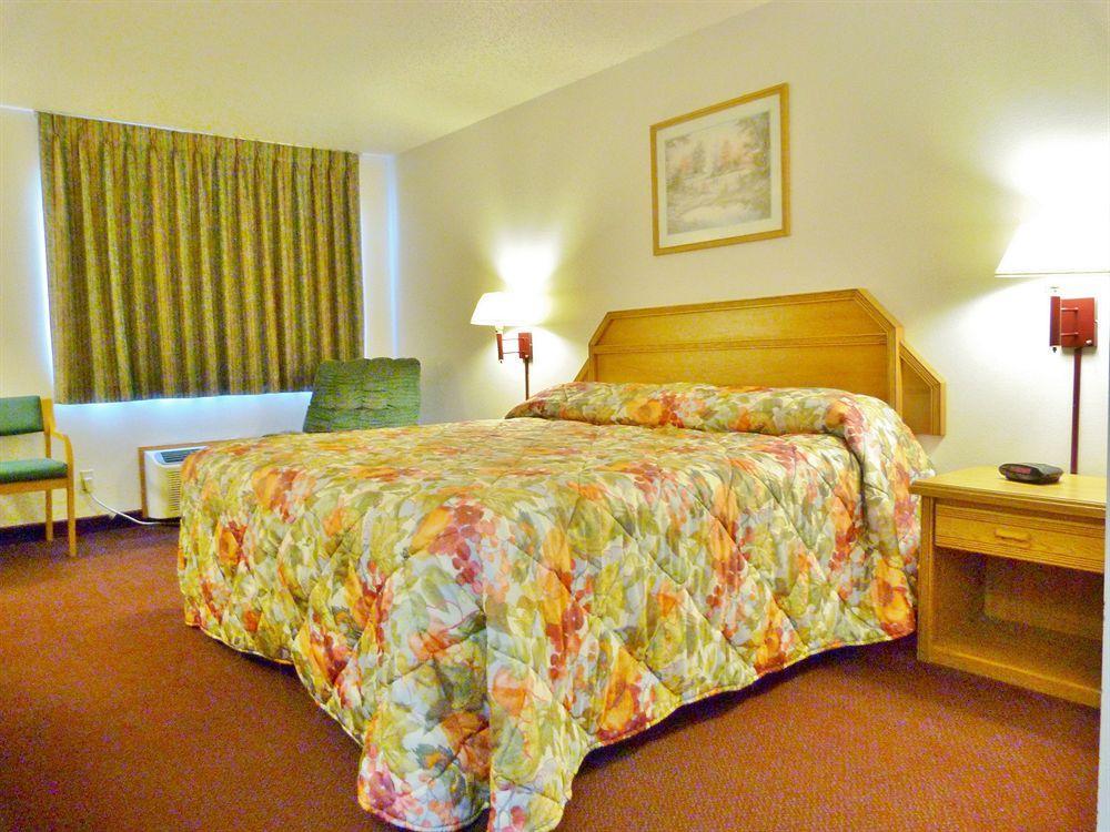 Budget Inn & Suites Nevada ภายนอก รูปภาพ
