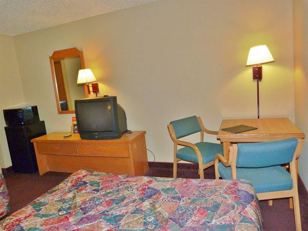 Budget Inn & Suites Nevada ภายนอก รูปภาพ