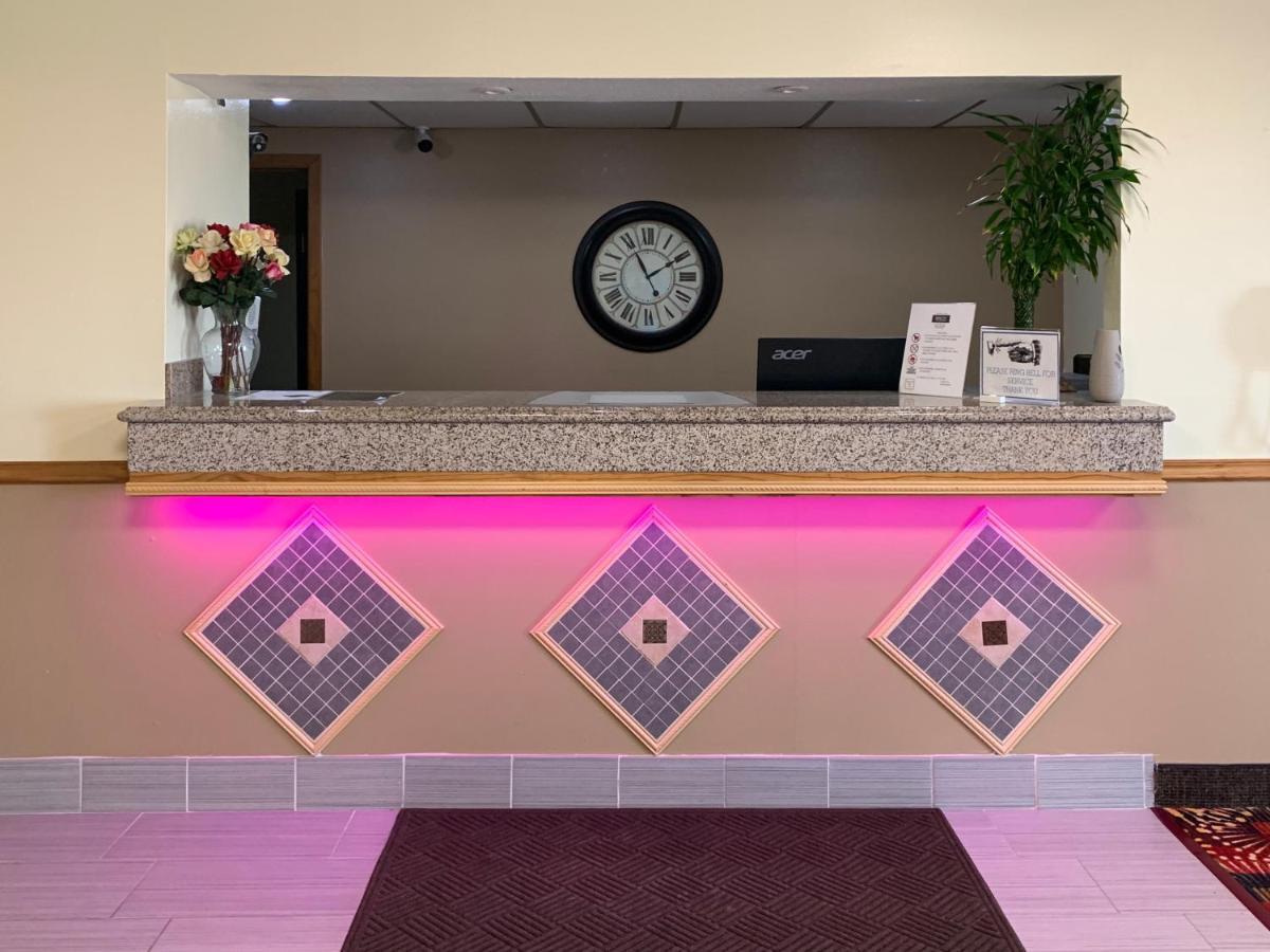 Budget Inn & Suites Nevada ภายนอก รูปภาพ