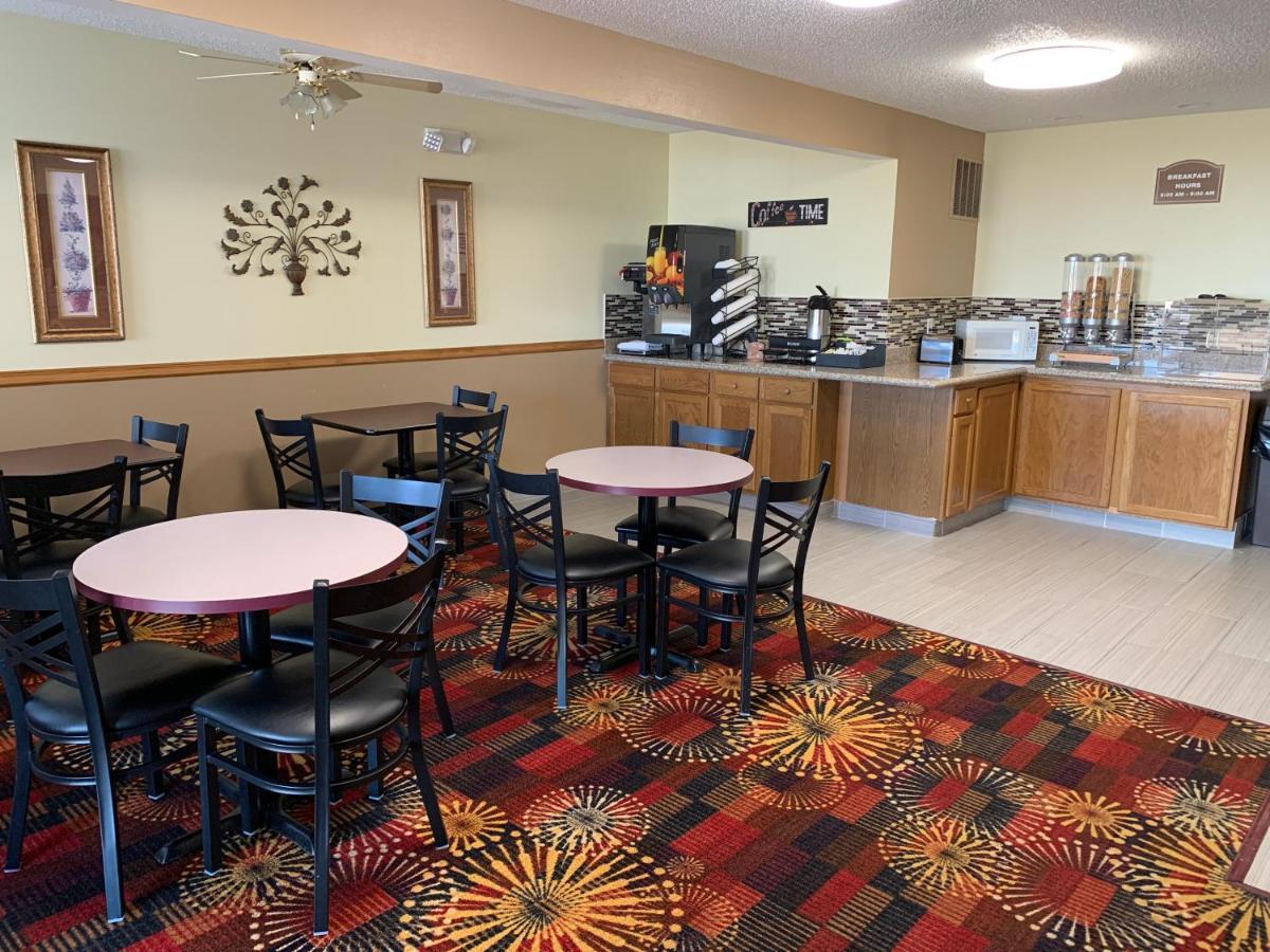 Budget Inn & Suites Nevada ภายนอก รูปภาพ